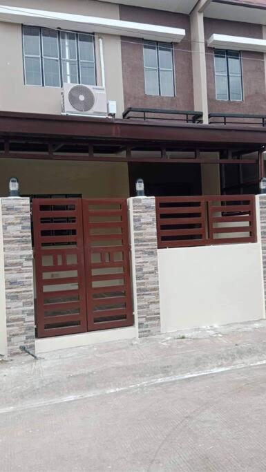 2 Bedroom Townhouse In Bacolod City Exteriör bild