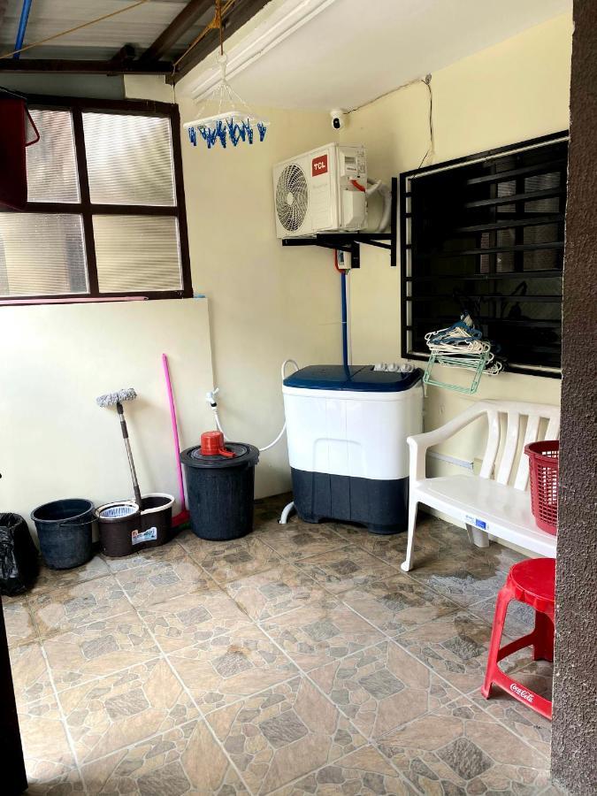 2 Bedroom Townhouse In Bacolod City Exteriör bild